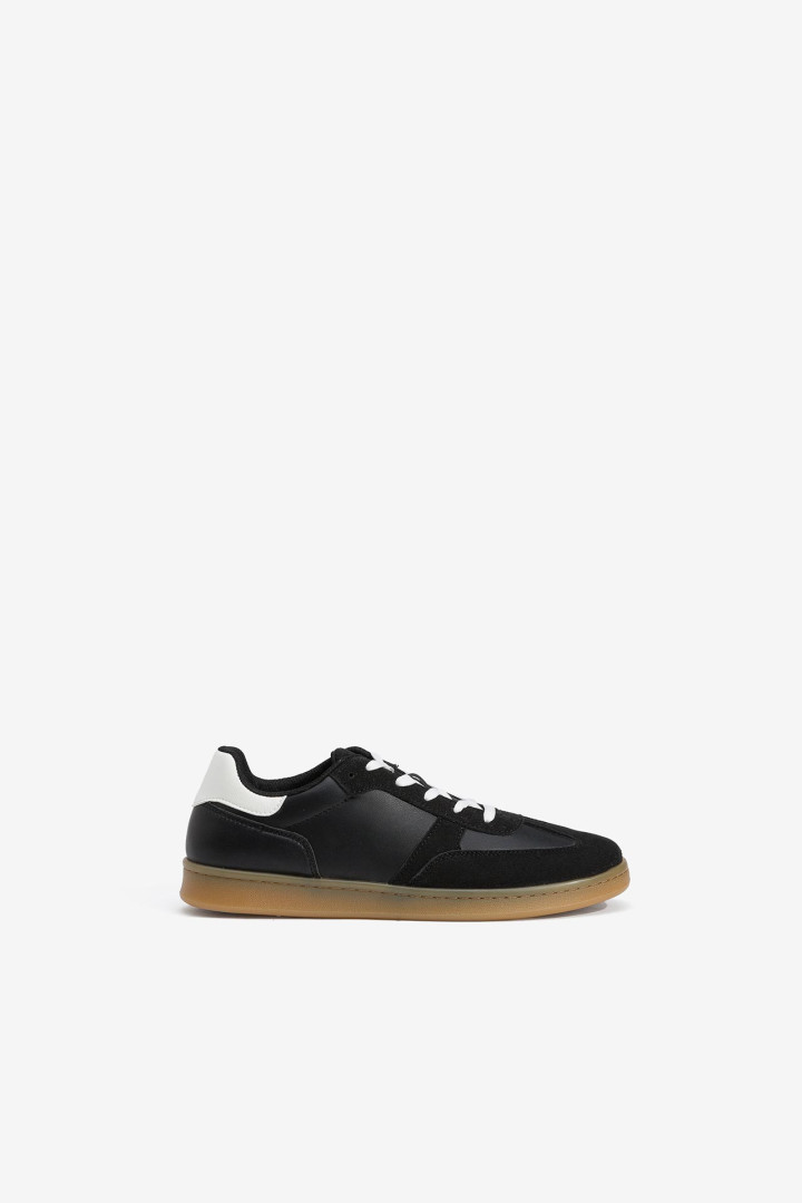 zapatilla negra chico